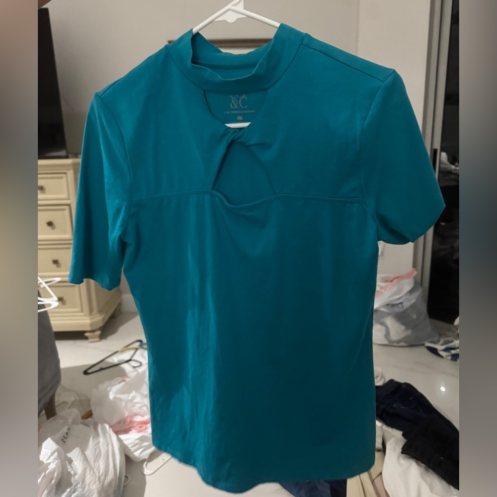 New York & Company Blue Crew Neck Short Sleeve Tee